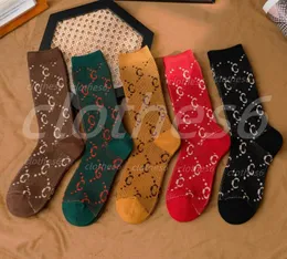 Fashion Mens Socks Womens Luksusowe bawełniane skarpetki klasyczny projektant pończochy Wygodne 5 par razem Wysokiej jakości popularny trend