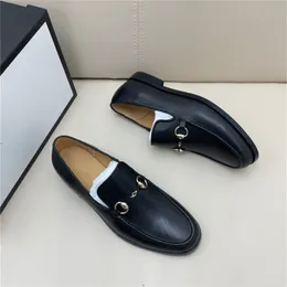 Men Leisure Derby Shoes Business Designer Buty Klasyczne Triple Joint Oxford Office Gentleman Footwear do pracy luksusowe buty ślubne