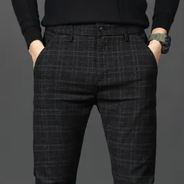 Calças masculinas preto xadrez calças primavera e outono moda magro cinza listra calças 2838 pantalones hombre 230830