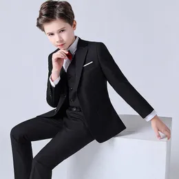 Kostymer modepojke formell kostym barn kvalitet solid tuxedo bröllop set tonåring barn blazer bowtie byxor skjorta fest prestations kostym 230830