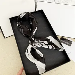 Fashion Brand Wrap Head Lenfs Square Sedill Sarves Shawl Gled Birthday Gift Fácil de combinar com Touch Soft70x70cm