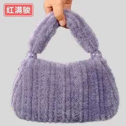 Simple faux fur plush tote bag for female niche, westernized faux mink plush tote bag for autumn and winter 230831