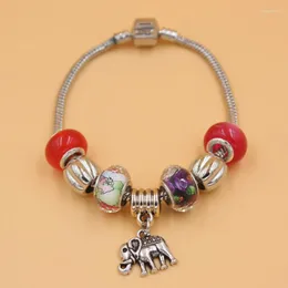 Charm armband 6 st/lot grossist diy smycken armband europeiska röda färgpärlor djur lycklig elefant för kvinnor pulsera bijoux