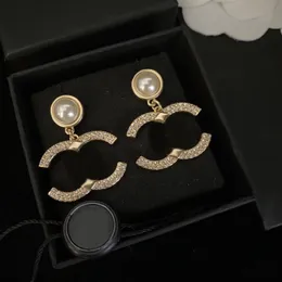 Stud18K Banhado A Ouro Designer De Luxo Letras Duplas Gancho De Orelha Geométrica Mulheres Famosas Cristal Strass Pérola Brinco Festa De Casamento Jóias Brinco Acessório