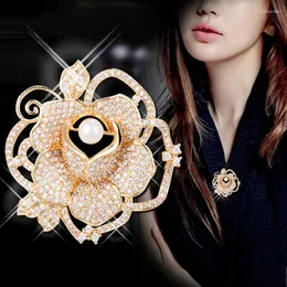 Brosches Mziking Zircon Flower Pins For Women Stor simulerad Pearl Rose Brooch Collar Broches Party Jewelry Accessories