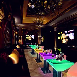 أثاث الديكور الحفلات LED Luminous Bar Table KTV Coffee Tea Desk لقضاء العطلة في حديقة ملهى Nightclub Site Layout