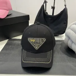 I289 Ball Caps Tasarımcıları Şapka Beyzbol Kapağı Casquette Rhinestone Büyük Üçgen Lüks Klasik Moda Kadınlar ve Erkekler Güneşlik Sporları Açık Tören T