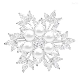 Brooches YYSUNNY Imitation Pearl Snowflower For Women Winter Festivel Brooch Fashion Prom Jewelry Accessories Christmas Gift