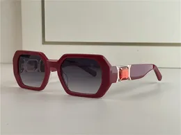 Retro Brand Luxury Solglasögon för kvinnliga damer solglasögon designers för lady estetiska glasögon med bling mode diamant på benen fyrkantig ram UV400 skyddar linser