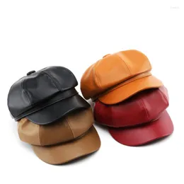 Berets Octagon Hat النسخة الكورية للأزياء الخريف/الشتاء أنثى PU الجلود الفنان الدافئ في الهواء الطلق ويب بريطاني ويب حمراء حافة