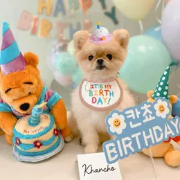 Abbigliamento per cani Cappello di compleanno per animali domestici Bavaglino Cat Squeak Giocattolo interattivo Ricamo carino Decorazione per torte felici Regalo