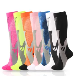 Herrstrumpor Kvinnor Sportkomprimering Socks ammande män åderbråck graviditet strumpor atletisk fotboll som kör knähögar roliga strumpor z0227