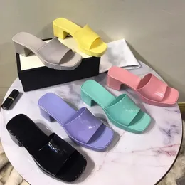 Jelly Slippers Designer Sandals Women Chunky Rubber Slippers High Heels Shoes Thick Bottom Slipper Alphabet Loafers Pink Green Candy Colors Shoe Summer Fashion