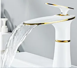 حوض الحمام صنبور الحمام Washbasin Overcounter Basin Waterfall Brass Faucet Black/Plated Single وماء الفن البارد مع خرطوم الصنبور