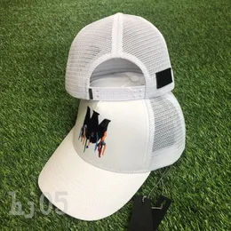 Mesh Beyzbol Kapağının Arkasında Klasik Tasarımcı Şapka Moda Narin Çok Molor Cappello Mektup Görünümü Nakış Deseni Pamuk Malzeme Erkek Şapkaları PJ032 C23