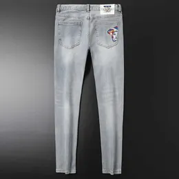 Designer di jeans da uomo Designer Jeans blu chiaro traforati marchio di moda pantaloni da uomo ricamati primavera e autunno 8A3X 88NG