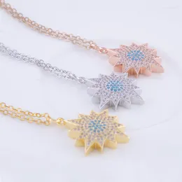 Naszyjniki wisiorek Juya Najnowszy projekt 3 kolory Lotus Flower Naszyjnik Mikro Pave Cubic Zirconia Crystal Point dla kobiet