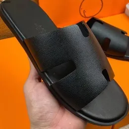 C7 الفاخرة الشهيرة العلامة التجارية الشهيرة Man Sandals أحذية Slippers Summer Designer Flip Flops Men Men Shole Leather Sandalias Zapatos Hombre Mkjk Mxk900001