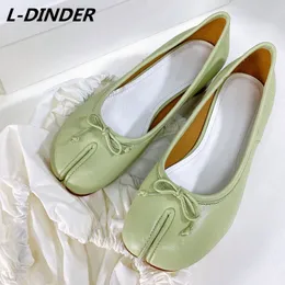 Scarpe eleganti LDINDER Arrivo Womens Shallow Leather Ballet Bowknot Decoration Split Toe Casual Flat Women EU 3540 230302