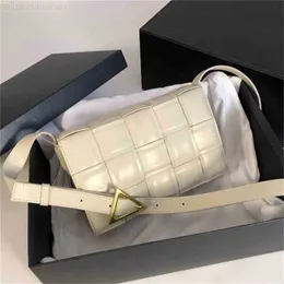 Wholesale Luxury Designer Handbags B0ttegasss Venetasss B0ttegass Bag female 2022 fashion network red star same pillow woven slung bag