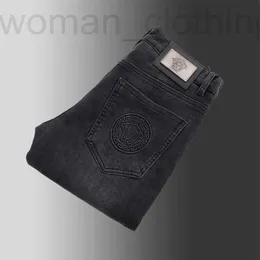 Jeans da uomo Designer Autunno e inverno jeans grigi a vita bassa spessi pantaloni slim leggermente elastici da uomo casual 688 4OYE