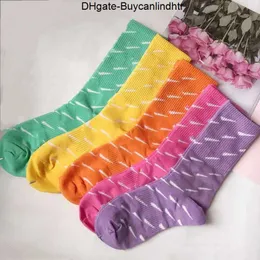 Slippers meias meias de tornozelo de algodão material esportivo esportivo de padrão geométrico de moda geométrica adequada para a primavera outono ymvk