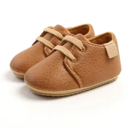 Första vandrare babyskor födda pojkar flickor antislip barn småbarn snörning pu läder mjuka sulor sneakers 0-18 månader