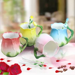 Cups Saucers europeiska emalj Ceramic Coffee Cup Creative 3D Rose-formad te pastoral frukostmjölk med skedar.