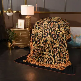 Coperta di design di lusso in oro nero stampato palce court Divano letto stampato Designer di velluto di volpe a doppio strato Coperte da lancio