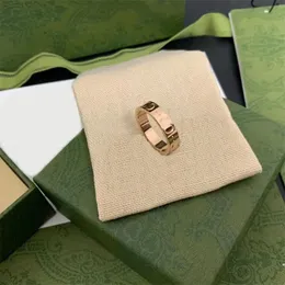 Gruby projektant dla kobiet plisowany złoty pierścień retro metalowe klasyczne listy grawerowania mody podwójne g Jewlery Rose Party Wedding Wąskie luksusowe pierścienie ZB022 E23