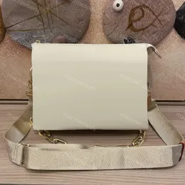 デザイナーショルダーバッグCoussin Gold Hardware Chain Bag