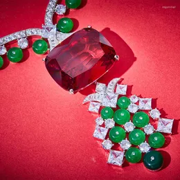 Choker Luxury Women's 3A Cubic Zircon Red Stone Pendant Halsband med gröna pärlkedja Everning Designer Party Jewelry 2023