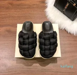 Kadınlar Kalın Çıkarılmış Terlik Açık Plaj Terlik Kadınlar Düz Renk Dokunma Sandal Tasarımcı Kama Kabarık Tatil Çiftler Moda Kaydırıcıları Sandal 44