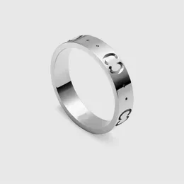 Pierścień z polerowanym projektantem do kobiet Męskie klasyczne ins ins retro grawerowane litery gładkie oprawą ślubną luksusową biżuterię Pierścieni Pierścieni ZB022 E23
