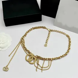 2023 Nuevos collares de colaboradores de moda de 18k Material de latón de oro Camas de diseñadores de marcas Collares para mujeres amantes de la fiesta Joyería de regalo de alta calidad con caja