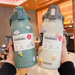 ウォーターボトル1300ml 1700mlステンレススチールサーマルウォーターボトルサーモス真空フラスコとストロータンブラーポータブルドリンクドリンクウェア230303