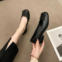 Scarpe eleganti Ballerine da donna Tinta unita scorrevoli in tacchi quadrati da donna Scarpe comode da ufficio per matrimoni da festa di alta qualità Zapatos De Mujer L230302