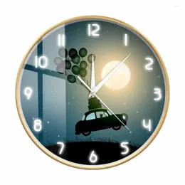 Orologi da parete Auto retrò su palloncini Orologio dal design moderno per camera da letto per ragazzi Volo in sogno Luna piena Cornice in legno minimalista