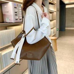 Kadınlar için büyük PU deri omuz çantası 2023 Moda Trendi Tasarımcısı Kadın Çantalar ve Çanlaklar Düz Renk Tote Çantaları 230303