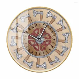 壁の時計は戦闘軸の輪中世の木製フレームの時計バイキングが北欧のルーンズで覆われた素朴なスタイルのサイレントスイープウォッチ