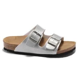 2023 مصمم أزياء جديد يسد أحذية Birk Men Sandals Arizona Gizeh Slippers Caliente Verano Flip Flops Hombres Mujeres Beach Sliders Outdoord