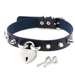 Charcker Black Craved Countled Casklock com Key Vegan Lock Leather Collar Halloween Cosplay Punk V Style Spiky Te7HC