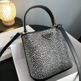 Дизайнеры Crossbode Bags Luxury Women Brand Nylon Cenvelope Bag Пакет пакет пакет пакета Top P Triangle Желтая ковша мешок покрыт бриллиантовым кристаллом 13x10 18x20