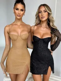 Sıradan Elbiseler 2023 Yaz Kadınlar Spagetti kayışları Seksi yarık sırtsız bodycon glitter mini elbise kadın partisi kulübü akşam payet kayma