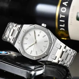 2023 Luxury Bood Watch Watch Business Fashion Fashion Leisure Tre pin Orologi in acciaio luminoso impermeabile