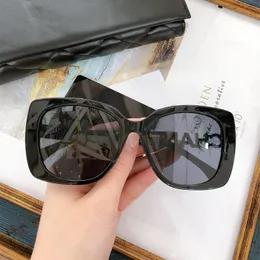 Gözlük Güneş Gölgeleri Kadın Gözlük Tonları Tasarımcı Moda Stili 5422B CH5201 23C İnci Orijinal Gözlükler Cömert Avant Tarzı Açık Hava Spor Güneş Gölgeli