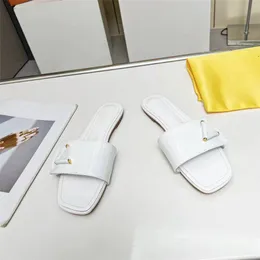 Moda terlikleri 2023 Louiseity Lüks Tasarım Yaz Erkekler ve Kadınlar Düz Ayakkabı Kalın Sole Deri Kauçuk Mektup Logosu Günlük Çizgi Terlik Viutonity 05-00011