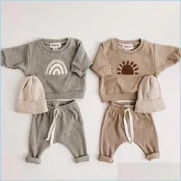 "Conjunto de roupas infantis adoráveis: tops casuais modernos para bebês meninos e meninas com calças soltas - roupa de grife de 2 peças para crianças elegantes"
