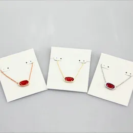 Glass Stone Red Color Pendant Halsband Halsband Verkligt 18K Guldpläterad dinglar Glitter smycken Letter Gift med gratis dammväska