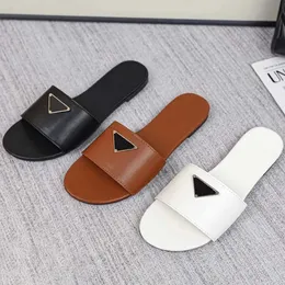 2023 Designer -Hausschuhe Sandalfrauen rutschen Luxusplattform Schuhe Flat Flip Flops Damen Strand Sandalen Sommer echter Leder Slipper Schuh